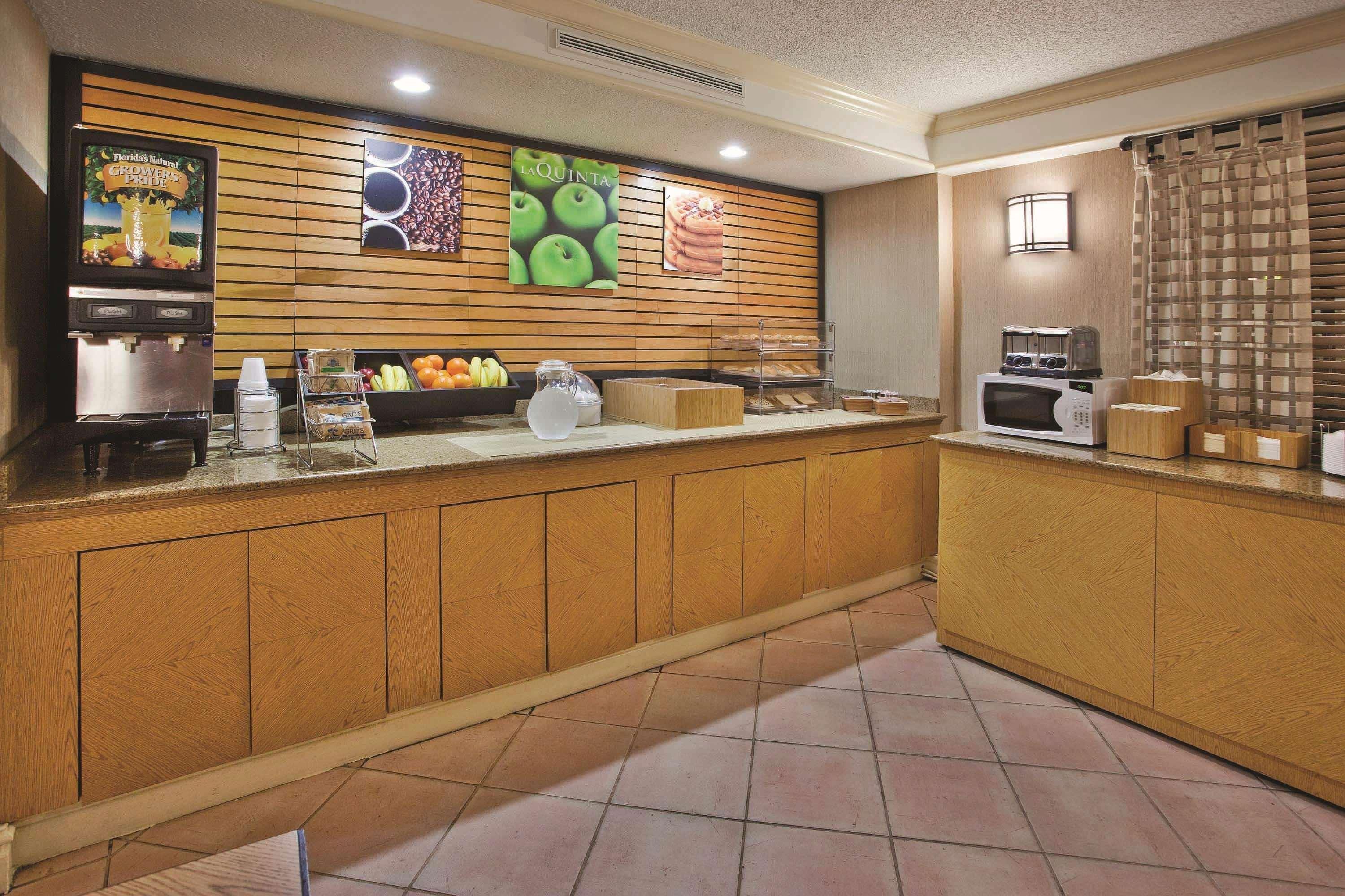 La Quinta Inn By Wyndham Savannah Midtown Exteriör bild