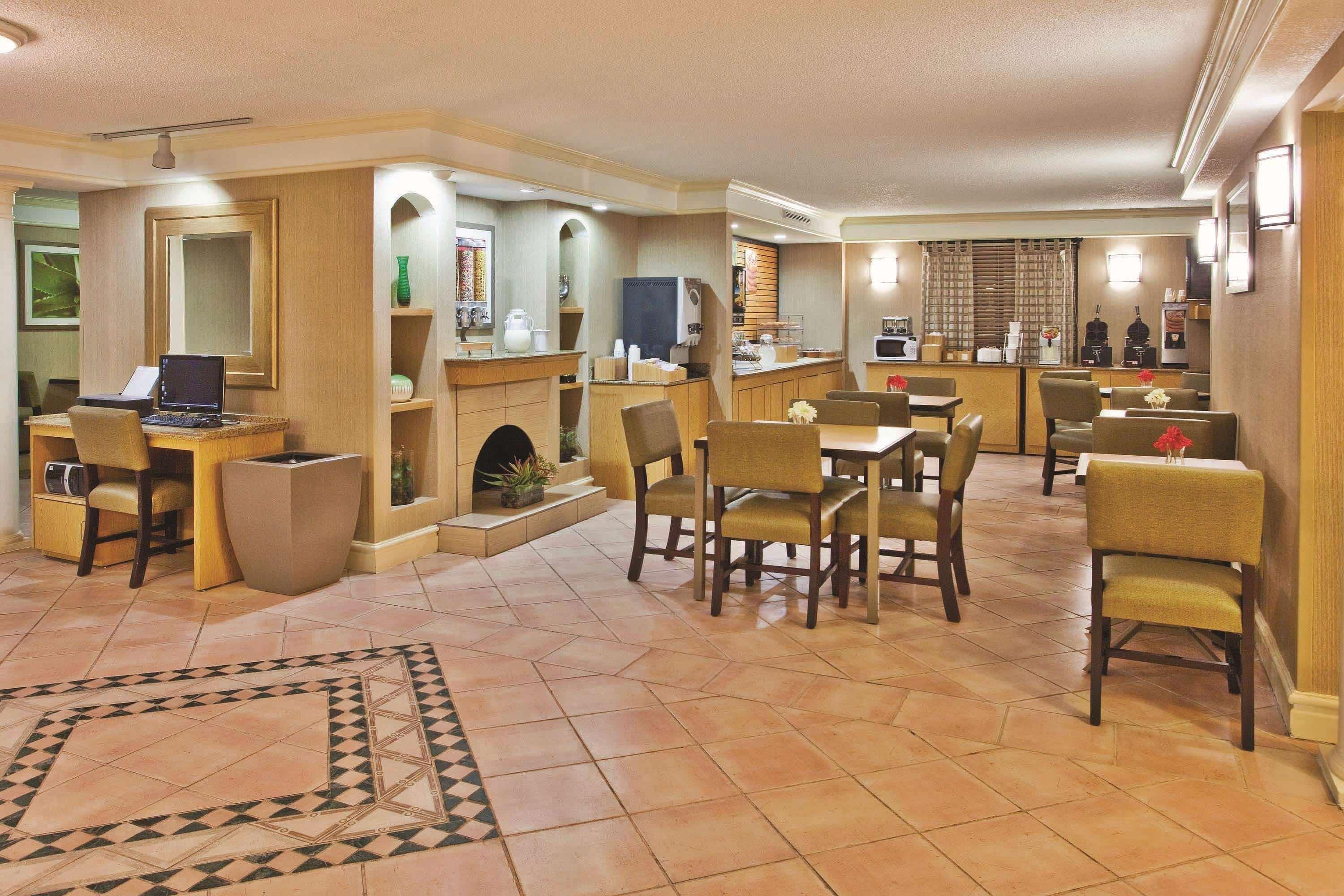 La Quinta Inn By Wyndham Savannah Midtown Exteriör bild