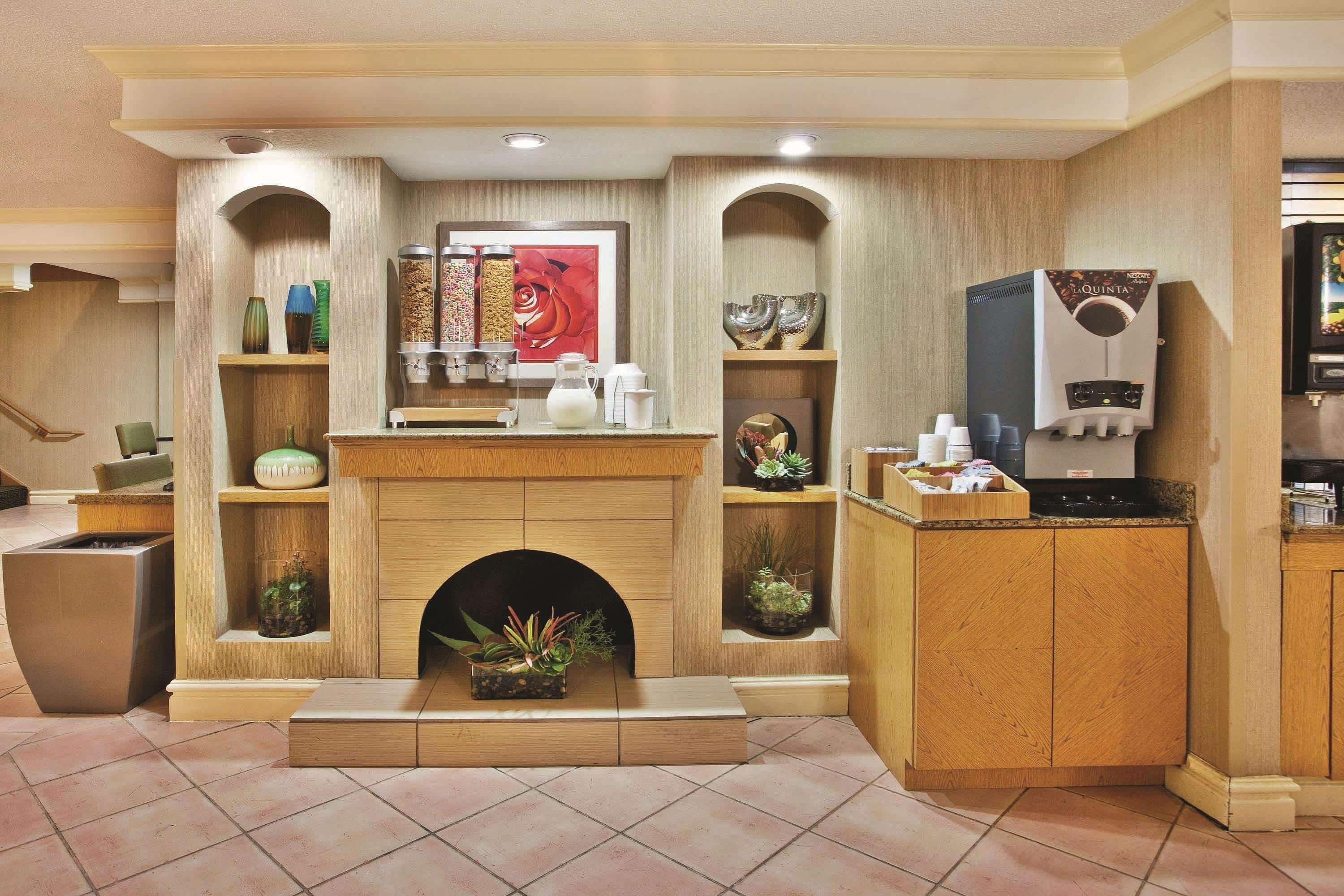 La Quinta Inn By Wyndham Savannah Midtown Exteriör bild